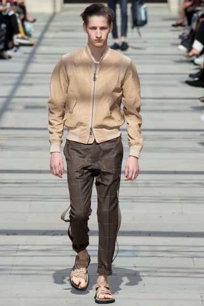 Look 3